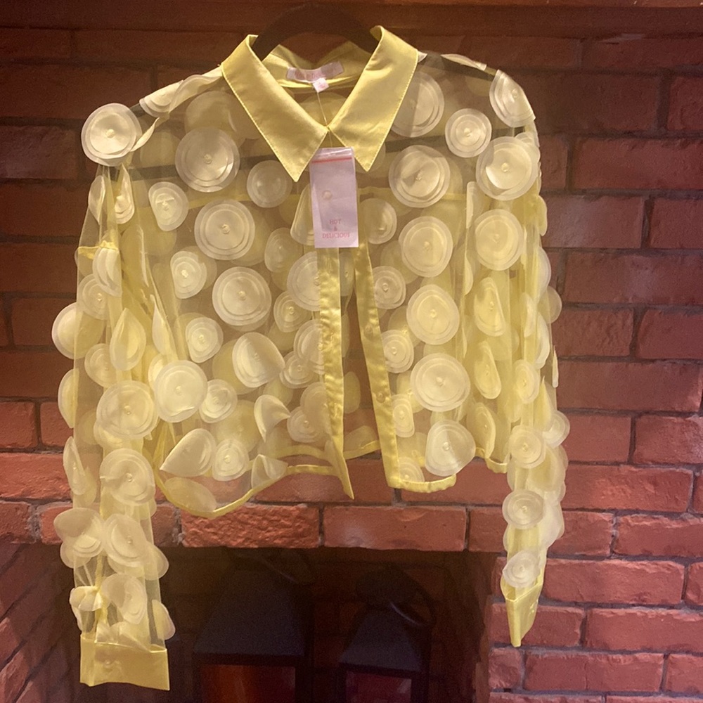 Size Large, yellow, and brand Hot and delicious,